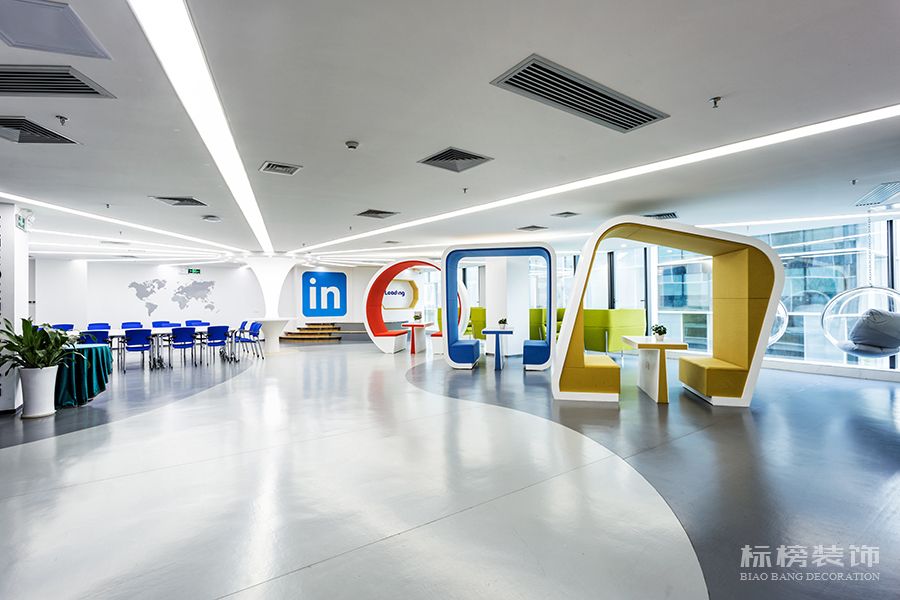 高層龍崗辦公室裝修怎么顯得有企業(yè)文化，體現(xiàn)公司特色